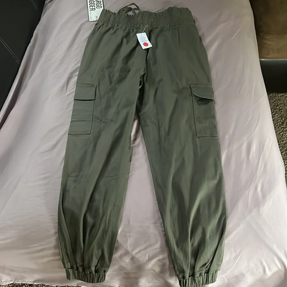 BRAND NEW CARGO JOGGERS - Picture 2 of 4